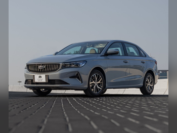 جيلي إمجراند 3 سلندر سيدان رمادي 2026