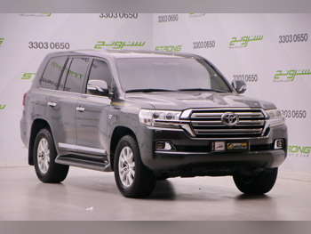 تويوتا  لاند كروزر  في اكس ار  2018  اوتوماتيك  180,000 كم  8 سلندر  دفع رباعي  اس يو في  رمادي