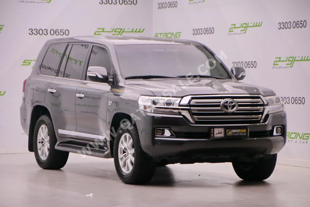 Toyota Land Cruiser VXR 2018 Automatic 180,000 Km 8 Cylinder Four Wheel Drive (4WD) SUV Gray