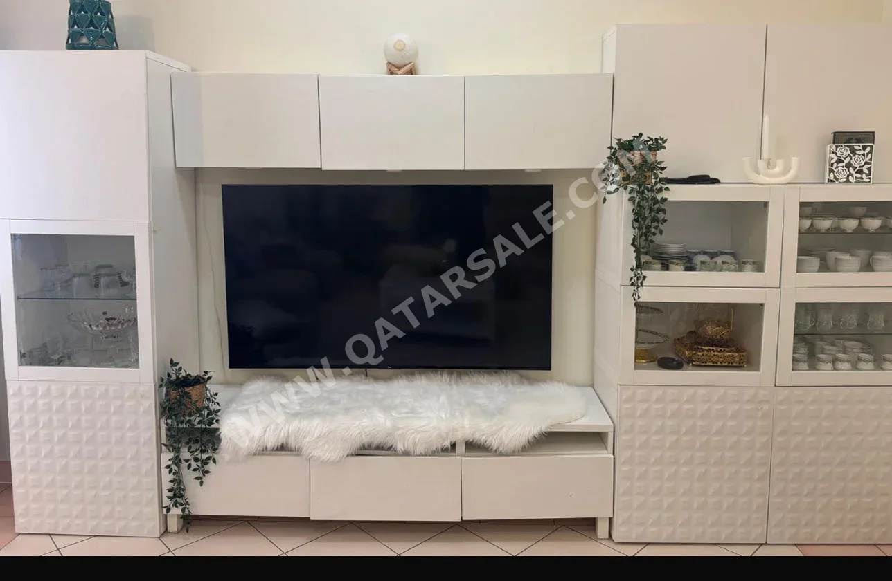 تشكيلة تخزين التلفاز  - أبيض