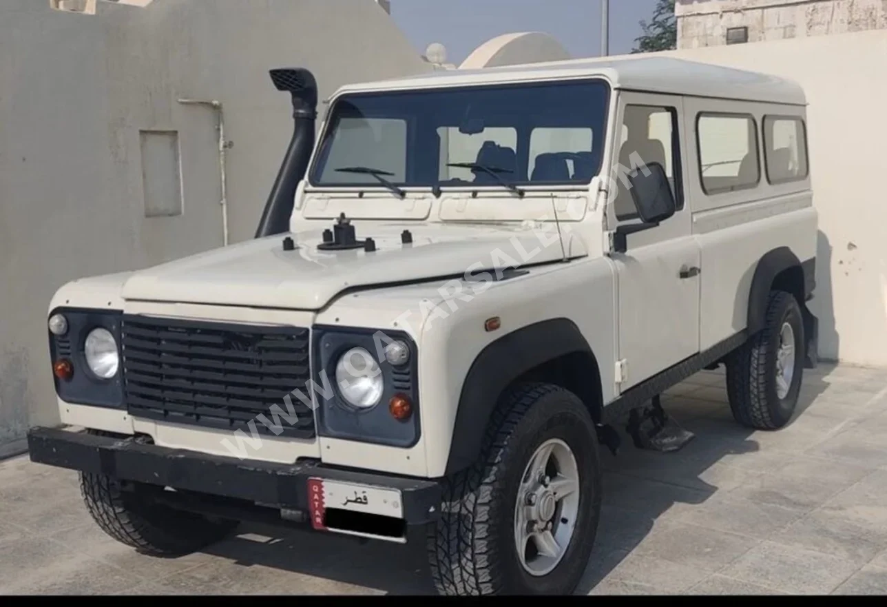Land Rover Defender 2002 Manual 240,000 Km 4 Cylinder Four Wheel Drive (4WD) SUV White