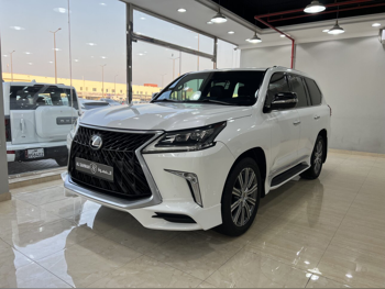 Lexus  LX  2016  Automatic  356,000 Km  8 Cylinder  Four Wheel Drive (4WD)  SUV  White