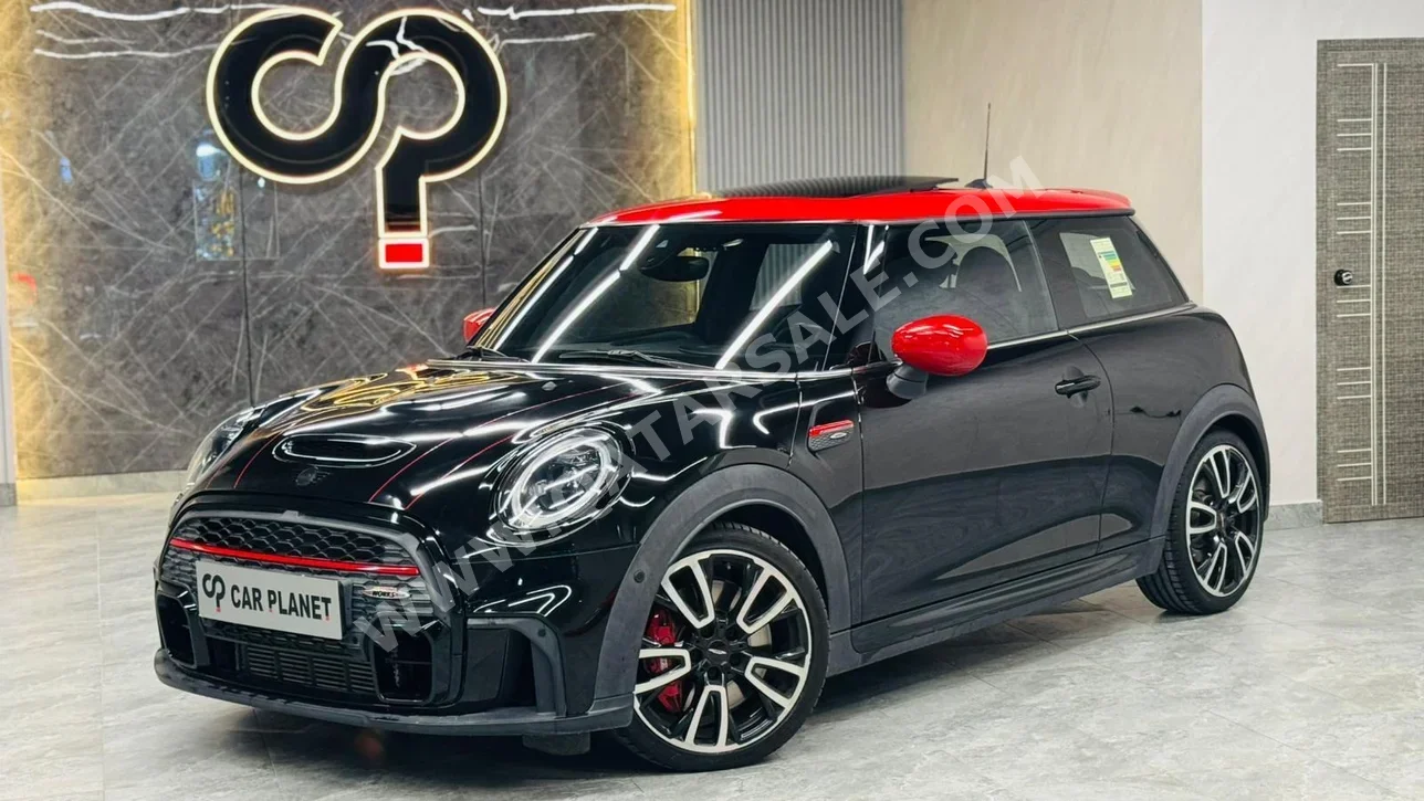 Mini Cooper JCW 2022 Automatic 50,000 Km 4 Cylinder Front Wheel Drive (FWD) Hatchback Black