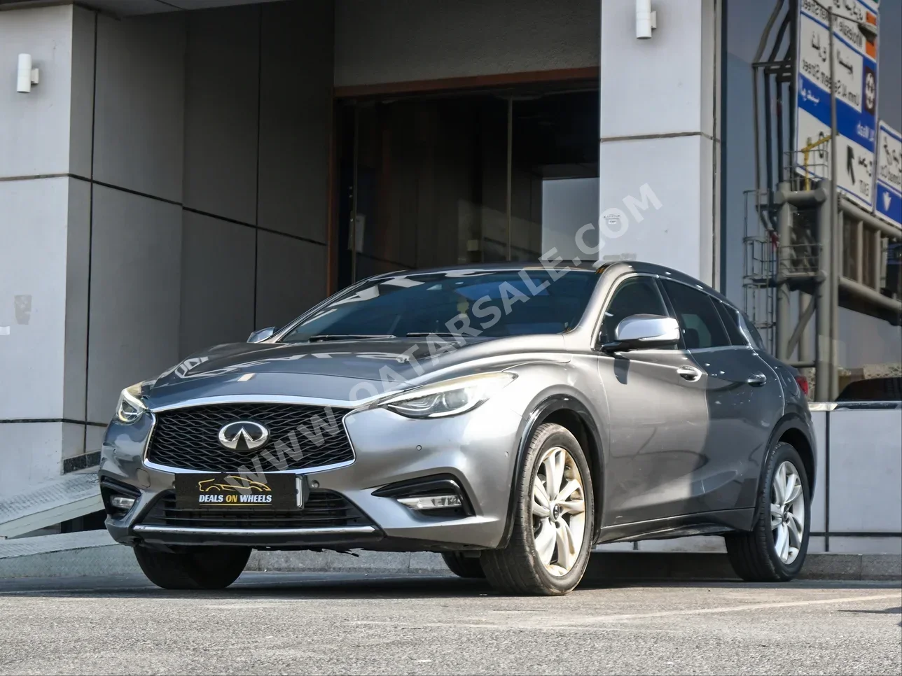 Infiniti QX 30 2017 Automatic 140,000 Km 4 Cylinder All Wheel Drive (AWD) SUV Gray