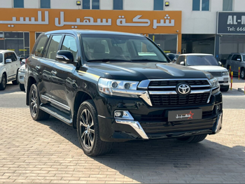 Toyota  Land Cruiser  VXR  2018  Automatic  194,000 Km  8 Cylinder  Four Wheel Drive (4WD)  SUV  Black