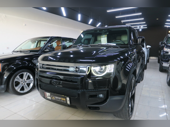 Land Rover  Defender  90 HSE  2022  Automatic  60,000 Km  6 Cylinder  Four Wheel Drive (4WD)  SUV  Black