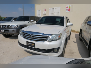 تويوتا  فورشنر  2015  اوتوماتيك  26,000 كم  4 سلندر  دفع رباعي  اس يو في  أبيض