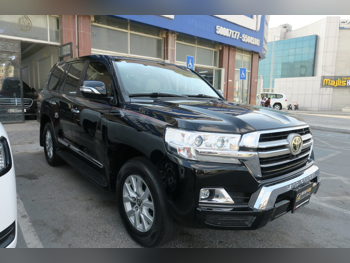 تويوتا  لاند كروزر  جي اكس ار  2018  اوتوماتيك  180,000 كم  8 سلندر  دفع رباعي  اس يو في  أسود