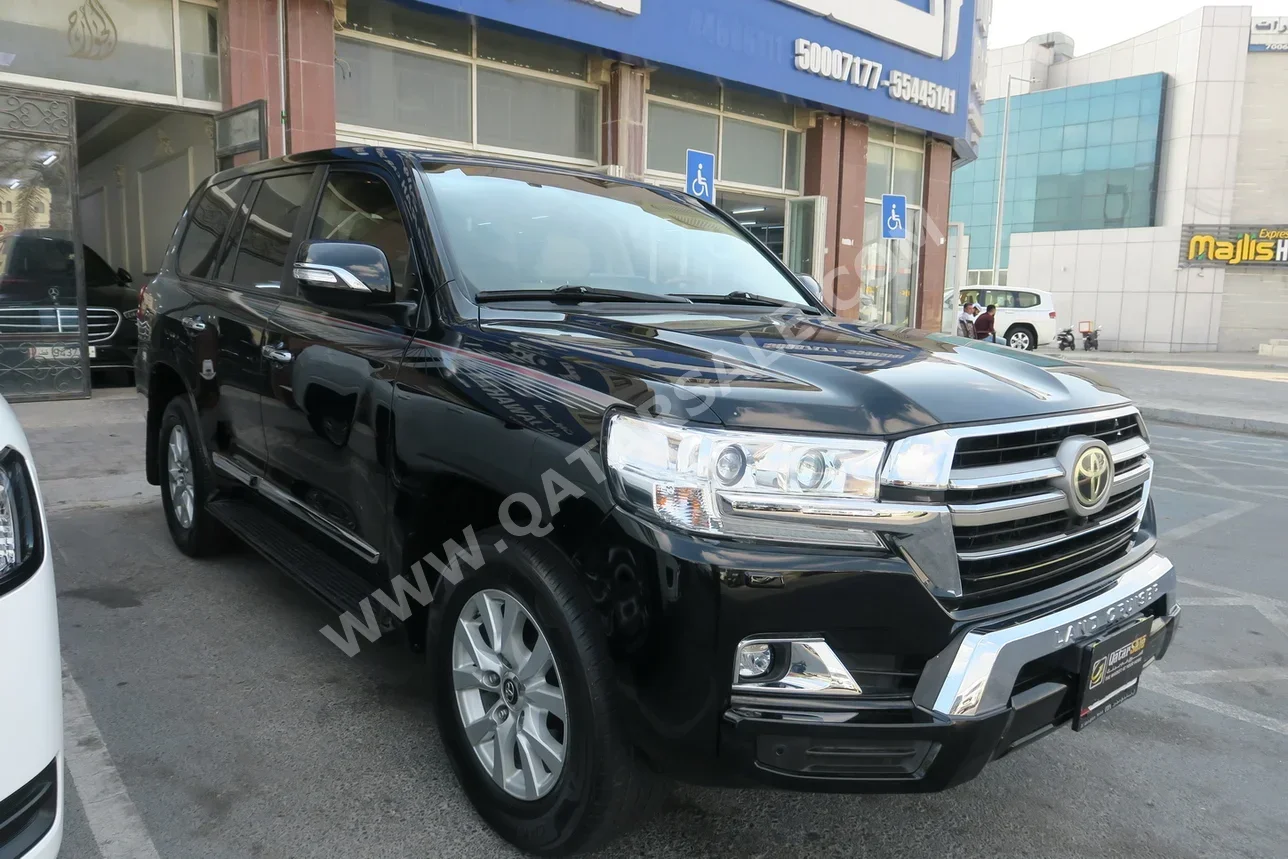 Toyota Land Cruiser GXR 2018 Automatic 180,000 Km 8 Cylinder Four Wheel Drive (4WD) SUV Black