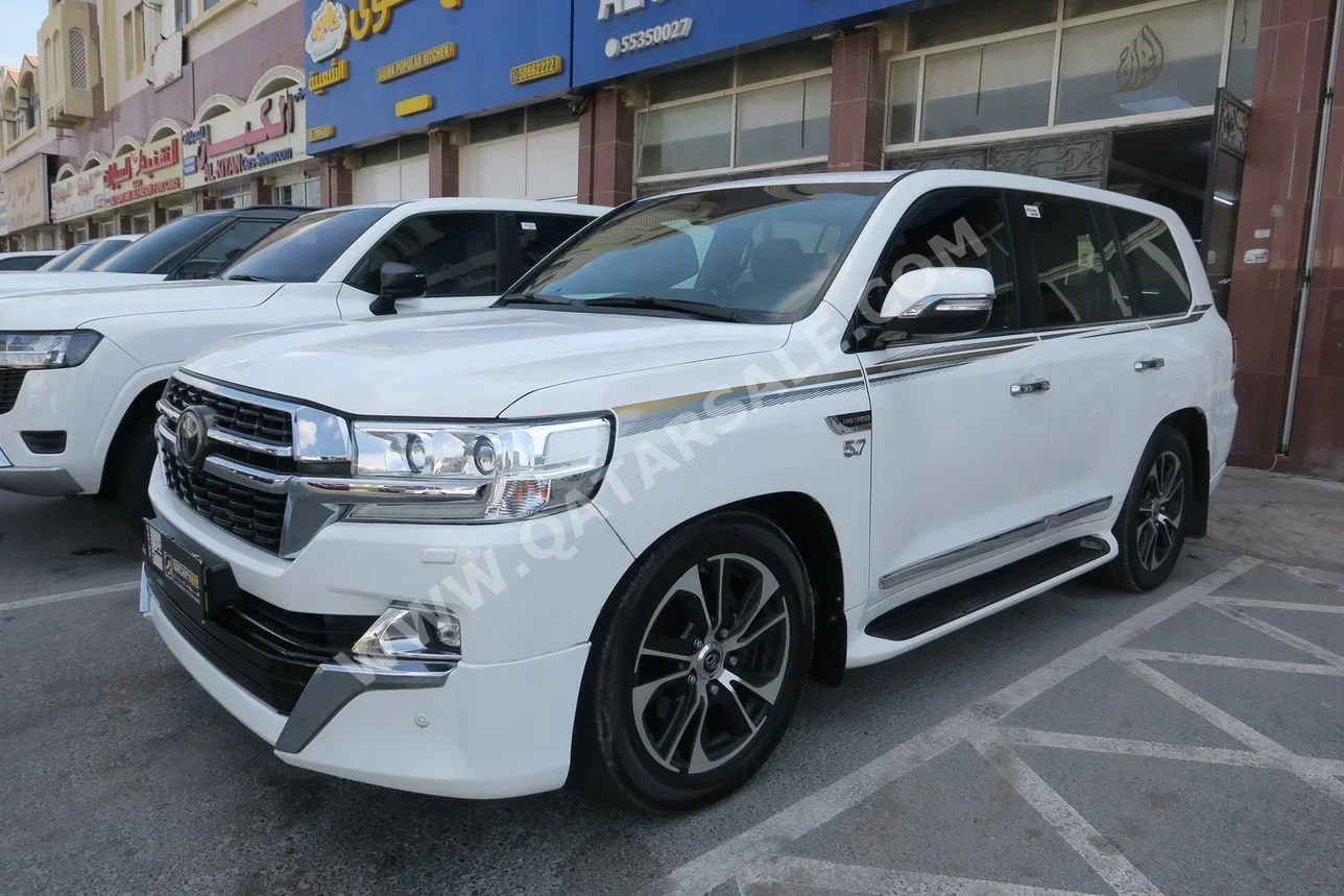 Toyota  Land Cruiser  VXS  2017  Automatic  180,000 Km  8 Cylinder  Four Wheel Drive (4WD)  SUV  White