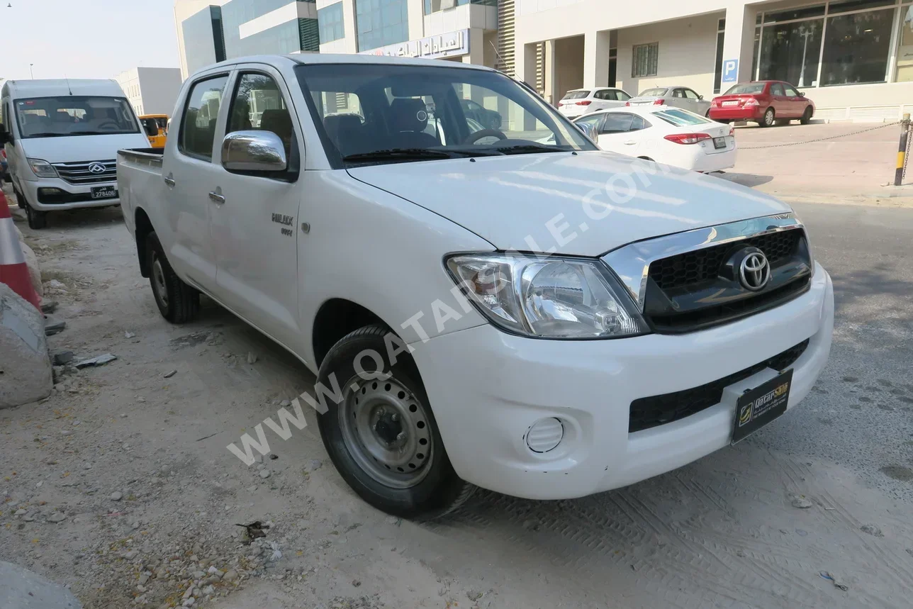 Toyota  Hilux  2009  Manual  430,000 Km  4 Cylinder  Rear Wheel Drive (RWD)  Pick Up  White