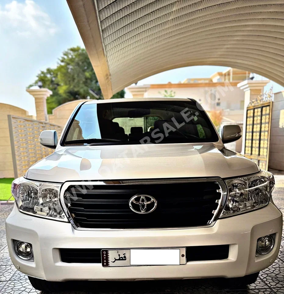 Toyota  Land Cruiser  GX  2014  Automatic  269,852 Km  6 Cylinder  Four Wheel Drive (4WD)  SUV  White