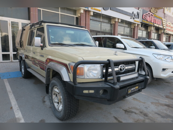Toyota Land Cruiser LX 2018 Manual 137,000 Km 6 Cylinder Four Wheel Drive (4WD) Pick Up Beige
