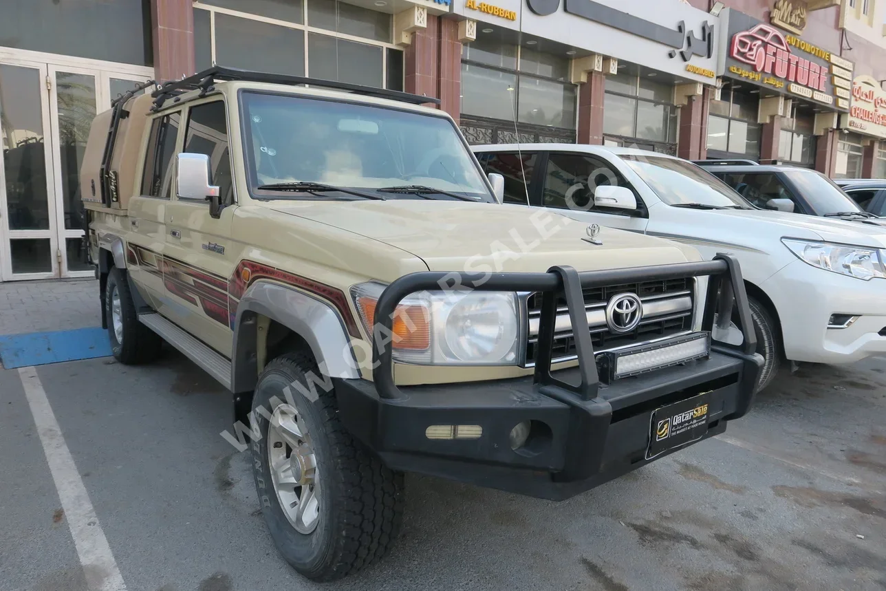 Toyota  Land Cruiser  LX  2018  Manual  137,000 Km  6 Cylinder  Four Wheel Drive (4WD)  Pick Up  Beige