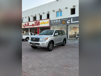 Toyota  Land Cruiser  GXR  2015  Automatic  300,000 Km  8 Cylinder  Four Wheel Drive (4WD)  SUV  Silver