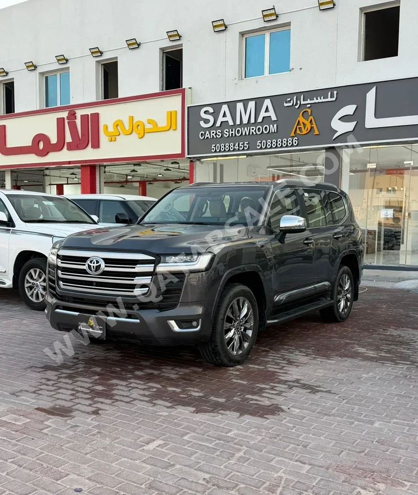 Toyota  Land Cruiser  VX Twin Turbo  2024  Automatic  71,000 Km  6 Cylinder  Four Wheel Drive (4WD)  SUV  Gray  With Warranty