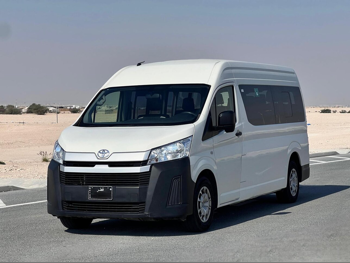 Toyota Hiace 2022 Manual 266,000 Km 6 Cylinder Rear Wheel Drive (RWD) Van / Bus White
