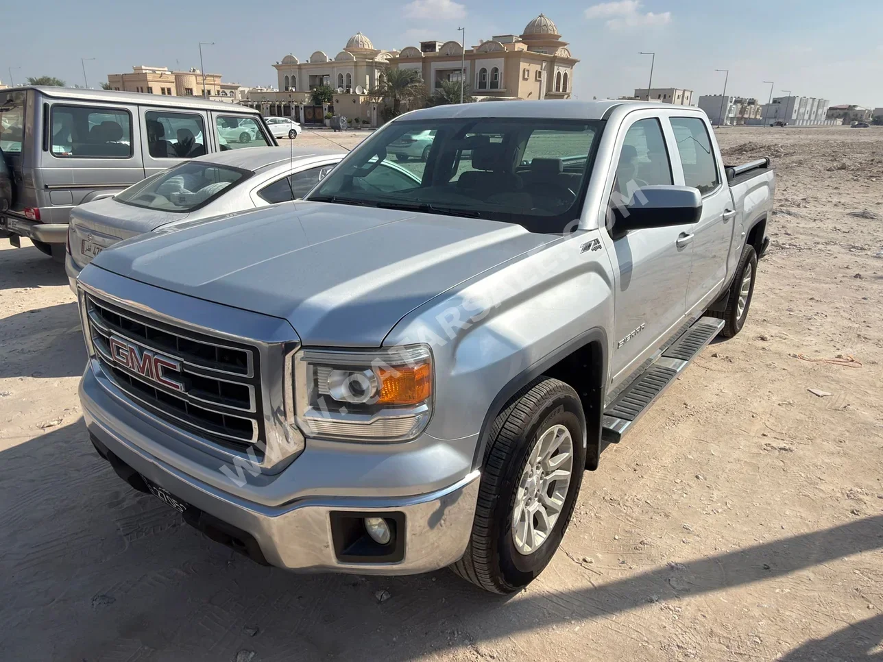 GMC  Sierra  1500  2014  Automatic  220,000 Km  8 Cylinder  Four Wheel Drive (4WD)  Pick Up  Silver