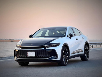 تويوتا  كراون  هايبرد  2023  اوتوماتيك  15,650 كم  4 سلندر  دفع رباعي  سيدان  أبيض و أسود  تحت الضمان