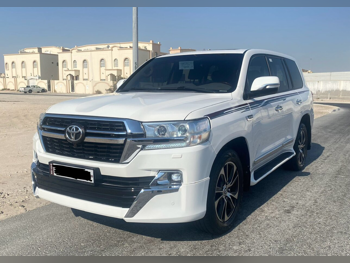 Toyota Land Cruiser GXR 2017 Automatic 260,000 Km 6 Cylinder Four Wheel Drive (4WD) SUV White