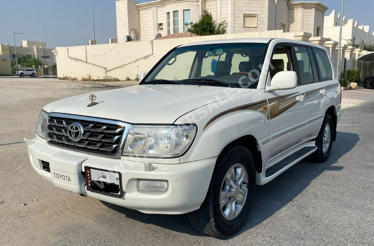 Toyota  Land Cruiser  VXR  2006  Automatic  300,000 Km  8 Cylinder  Four Wheel Drive (4WD)  SUV  White