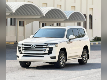 Toyota  Land Cruiser  GXR Twin Turbo  2022  Automatic  193,000 Km  6 Cylinder  Four Wheel Drive (4WD)  SUV  White
