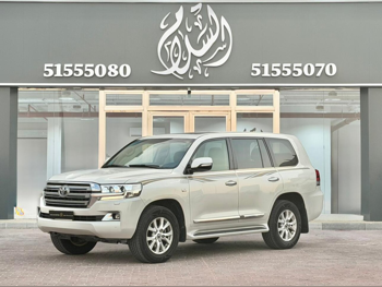 Toyota  Land Cruiser  VXR  2017  Automatic  161,000 Km  8 Cylinder  Four Wheel Drive (4WD)  SUV  White