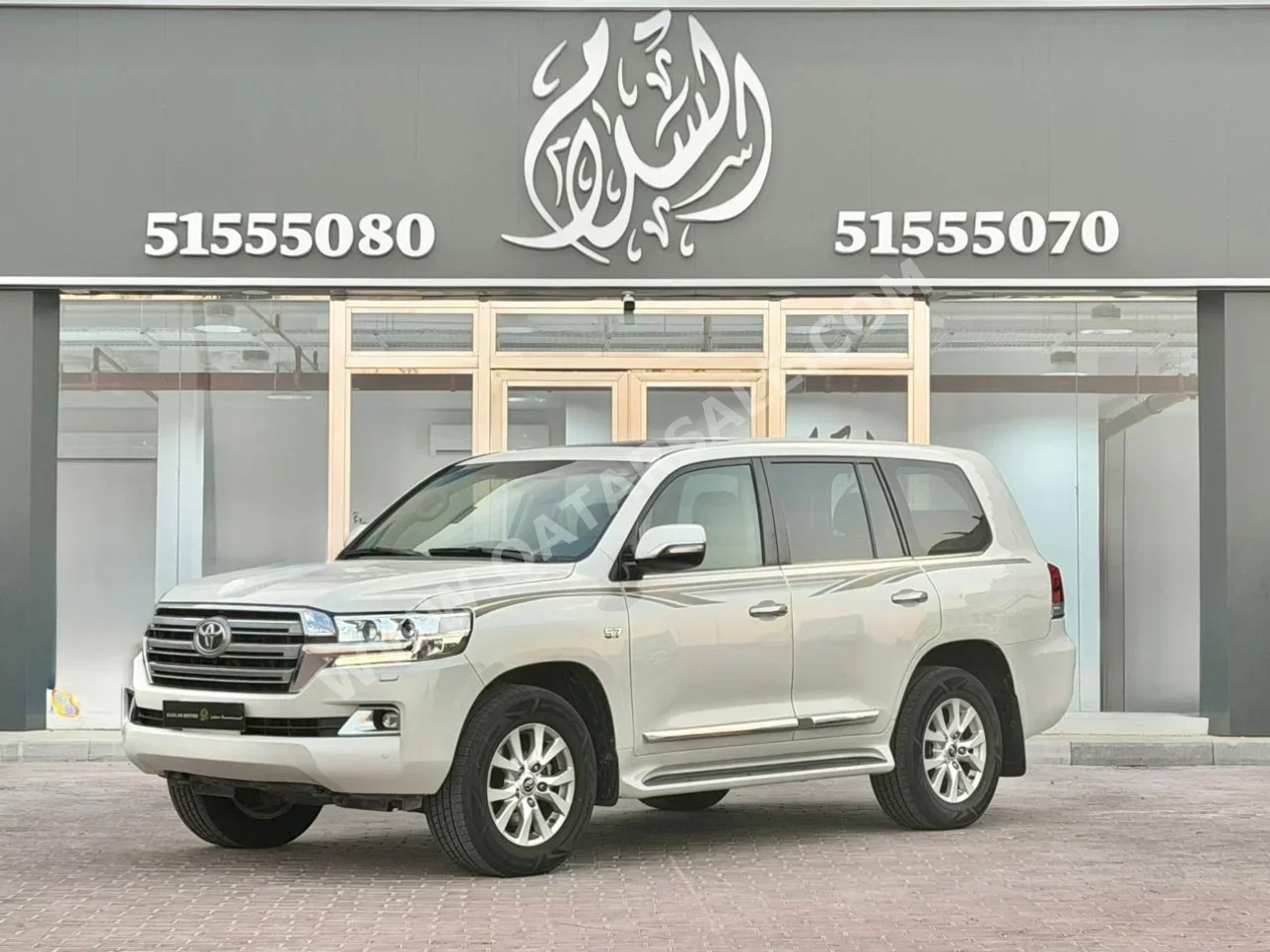 Toyota Land Cruiser VXR 2017 Automatic 161,000 Km 8 Cylinder Four Wheel Drive (4WD) SUV White