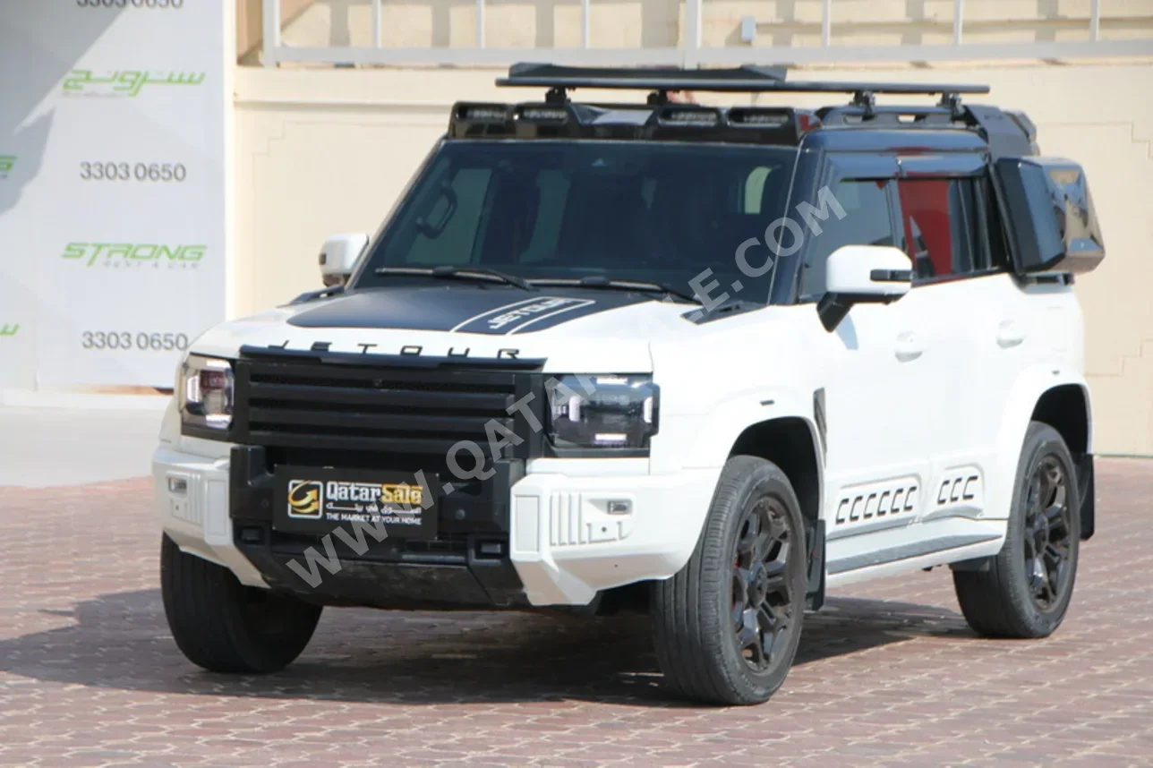 Jetour  T2  Luxury  2025  Automatic  17,000 Km  4 Cylinder  Four Wheel Drive (4WD)  SUV  White  With Warranty