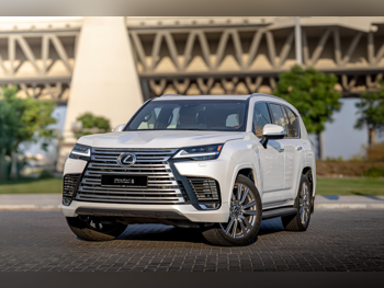 لكزس  ال اكس  600 في اي بي  2022  اوتوماتيك  40,000 كم  6 سلندر  دفع رباعي  اس يو في  أبيض  تحت الضمان