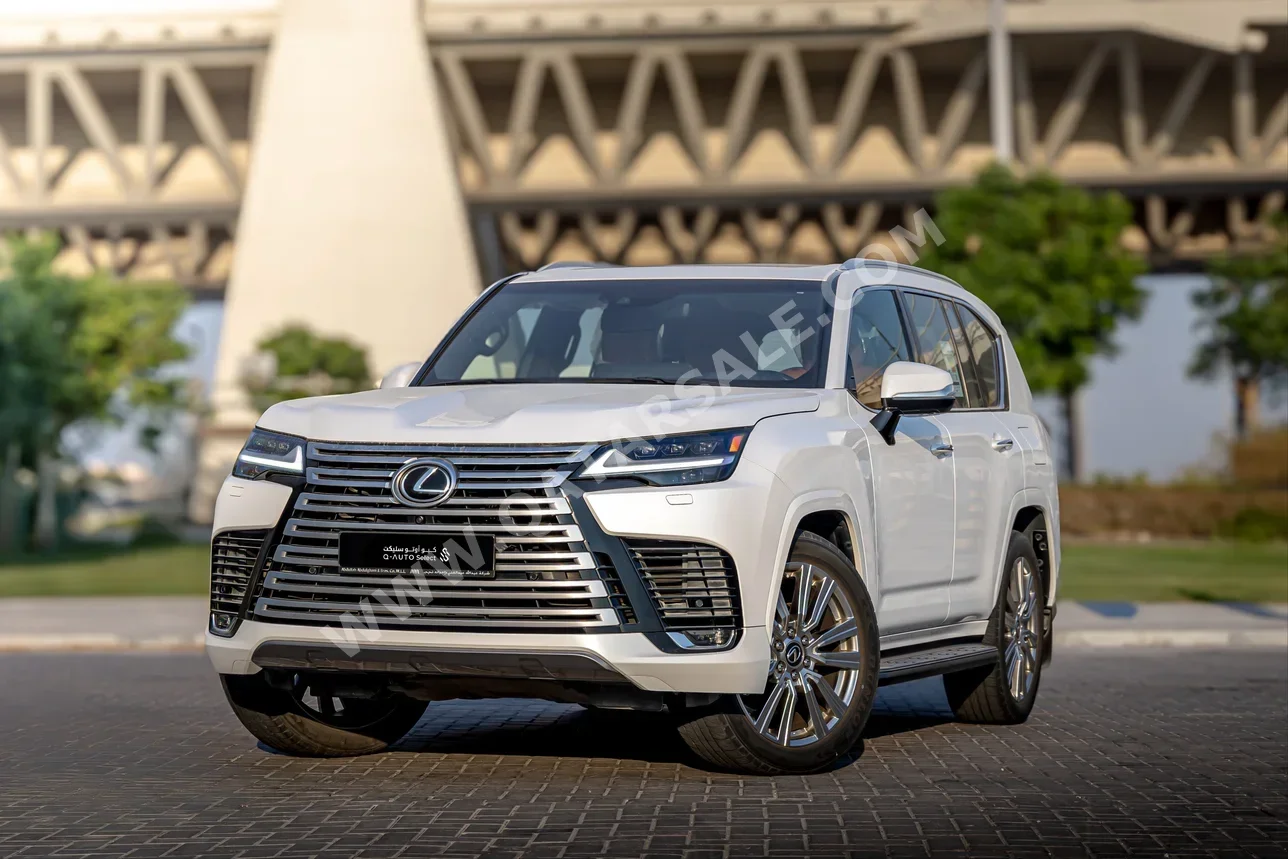 لكزس ال اكس 600 في اي بي 2022 اوتوماتيك 40,000 كم 6 سلندر دفع رباعي اس يو في أبيض تحت الضمان