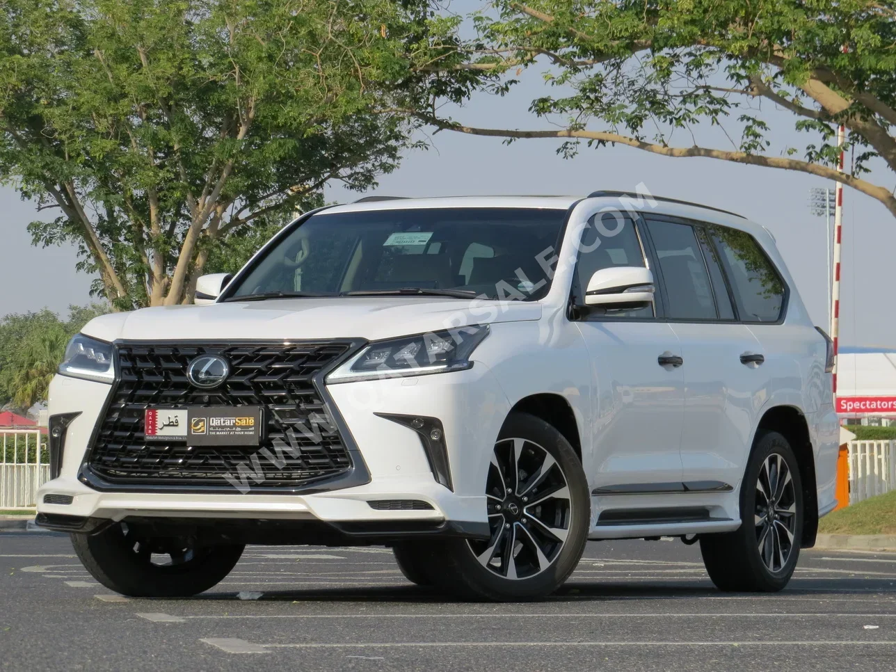 Lexus LX 570 S Black Edition 2021 Automatic 30,000 Km 8 Cylinder Four Wheel Drive (4WD) SUV White