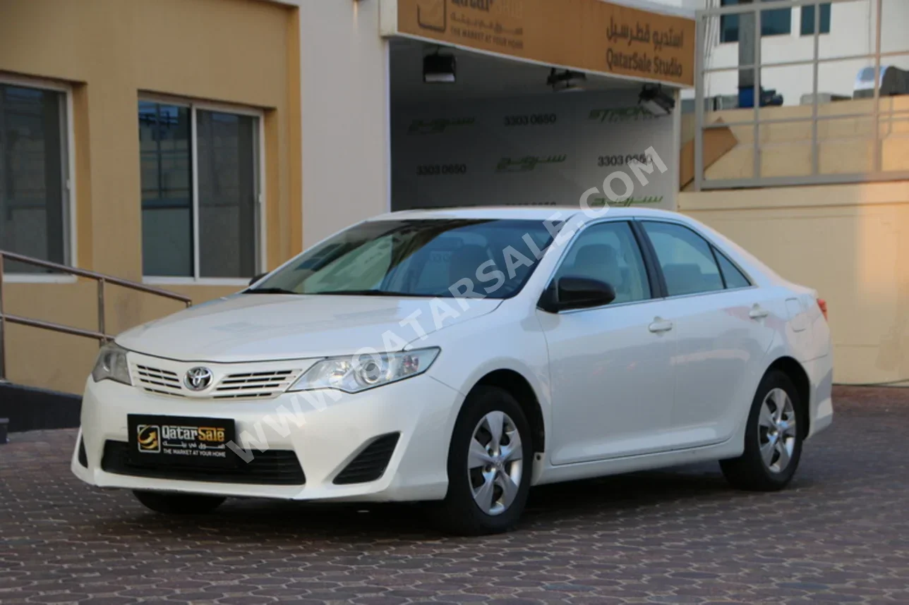 Toyota Camry 2015 Automatic 88,000 Km 4 Cylinder Front Wheel Drive (FWD) Sedan White