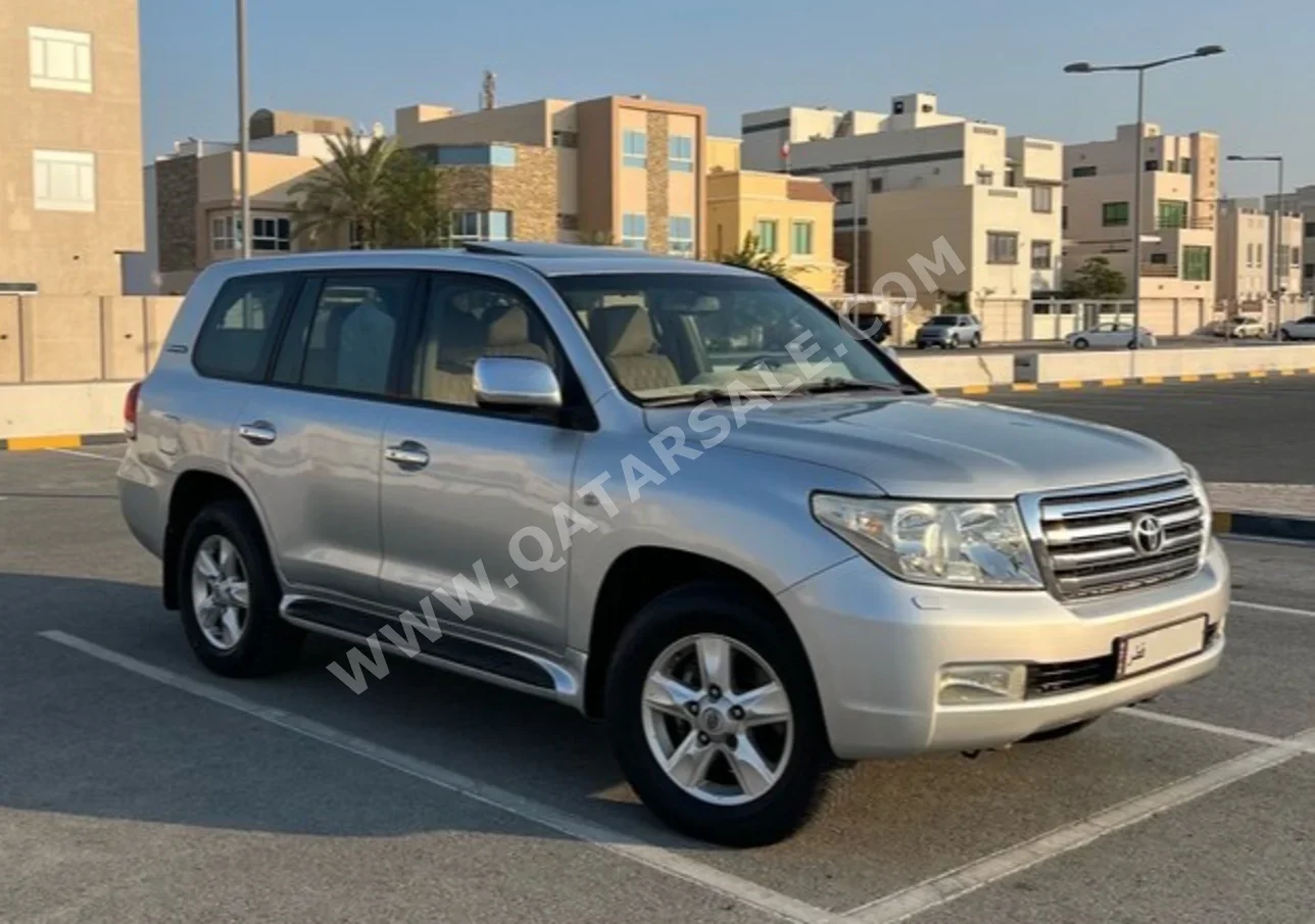 Toyota Land Cruiser VXR 2011 Automatic 390,000 Km 8 Cylinder Four Wheel Drive (4WD) SUV Silver