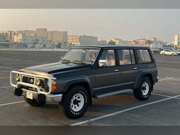 نيسان باترول سوبر سفاري 1991 عادي 4,500 كم 6 سلندر دفع خلفي اس يو في أسود و رمادي