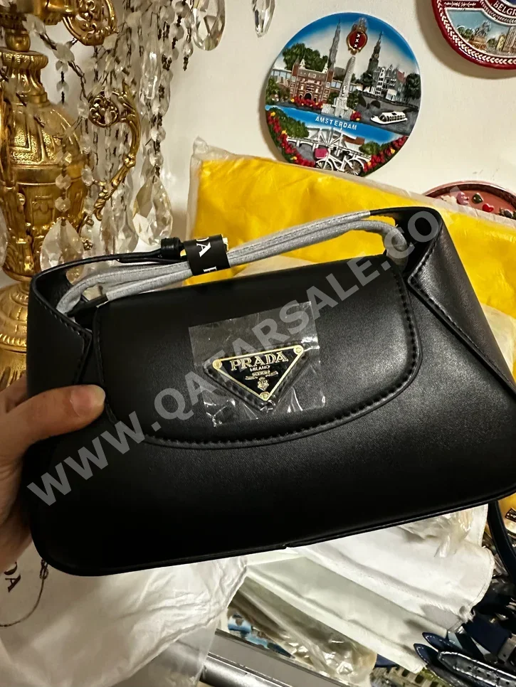 شنطة يد  - برادا  - أسود  - جلد صناعي  - نسائي