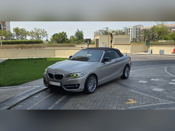 BMW  2-Series  220i  2015  Automatic  144,000 Km  4 Cylinder  Rear Wheel Drive (RWD)  Convertible  Gold