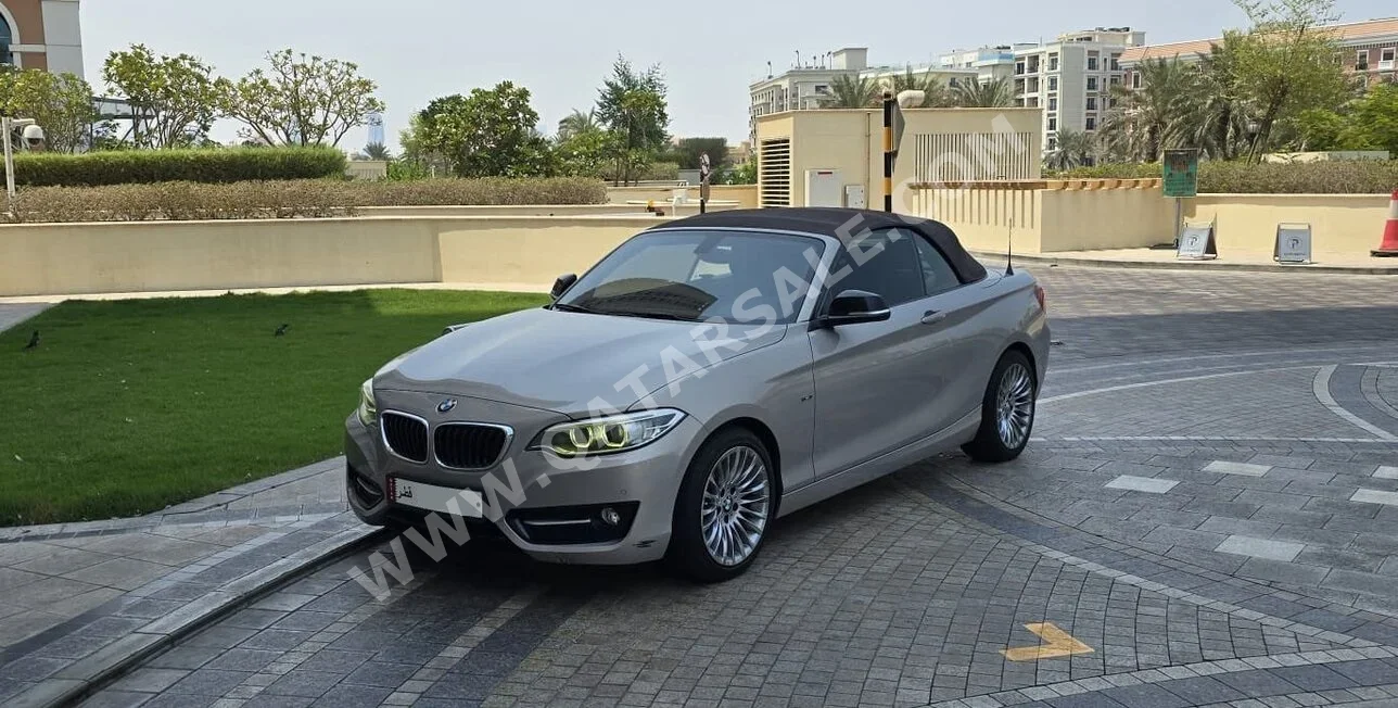BMW 2-Series 220i 2015 Automatic 144,000 Km 4 Cylinder Rear Wheel Drive (RWD) Convertible Gold