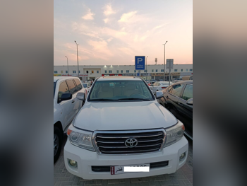 Toyota  Land Cruiser  GXR  2015  Automatic  200,000 Km  8 Cylinder  Four Wheel Drive (4WD)  SUV  White