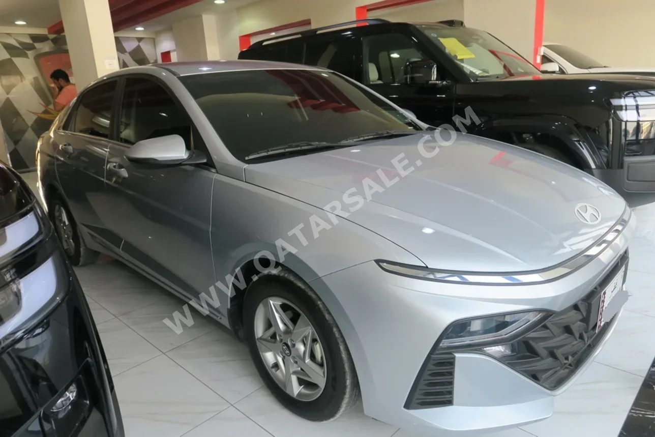 هيونداي  اكسنت  2024  اوتوماتيك  16,000 كم  4 سلندر  سحب امامي  سيدان  فضي