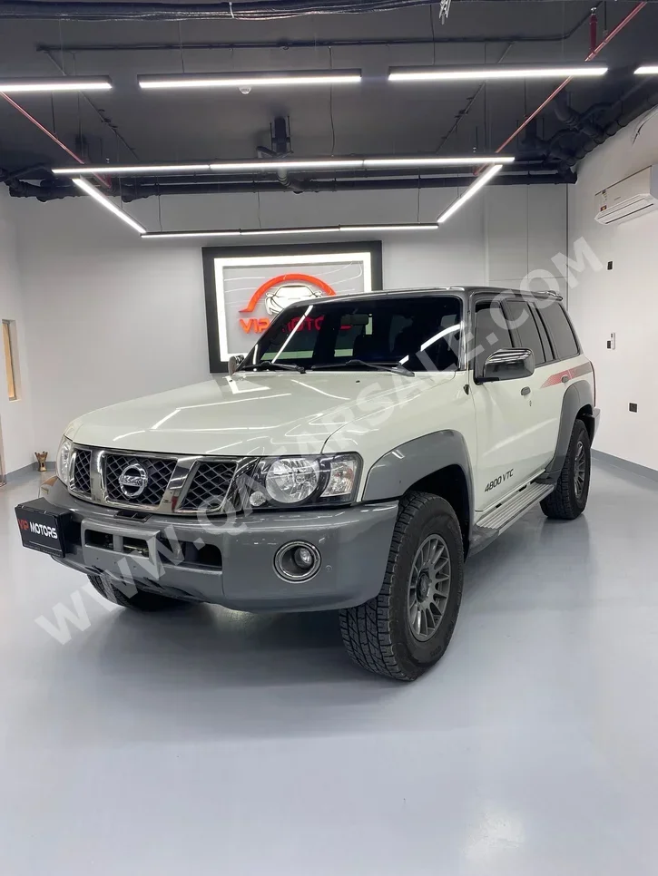 نيسان باترول سوبر سفاري 2021 اوتوماتيك 74,000 كم 6 سلندر دفع رباعي اس يو في بيج