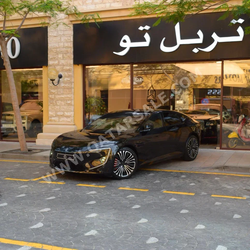 افاتر 12 2025 اوتوماتيك 9,500 كم 0 سلندر دفع كلي مستمر سيدان أسود تحت الضمان