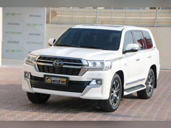 تويوتا لاند كروزر في اكس ار 2021 اوتوماتيك 201,000 كم 8 سلندر دفع رباعي اس يو في أبيض