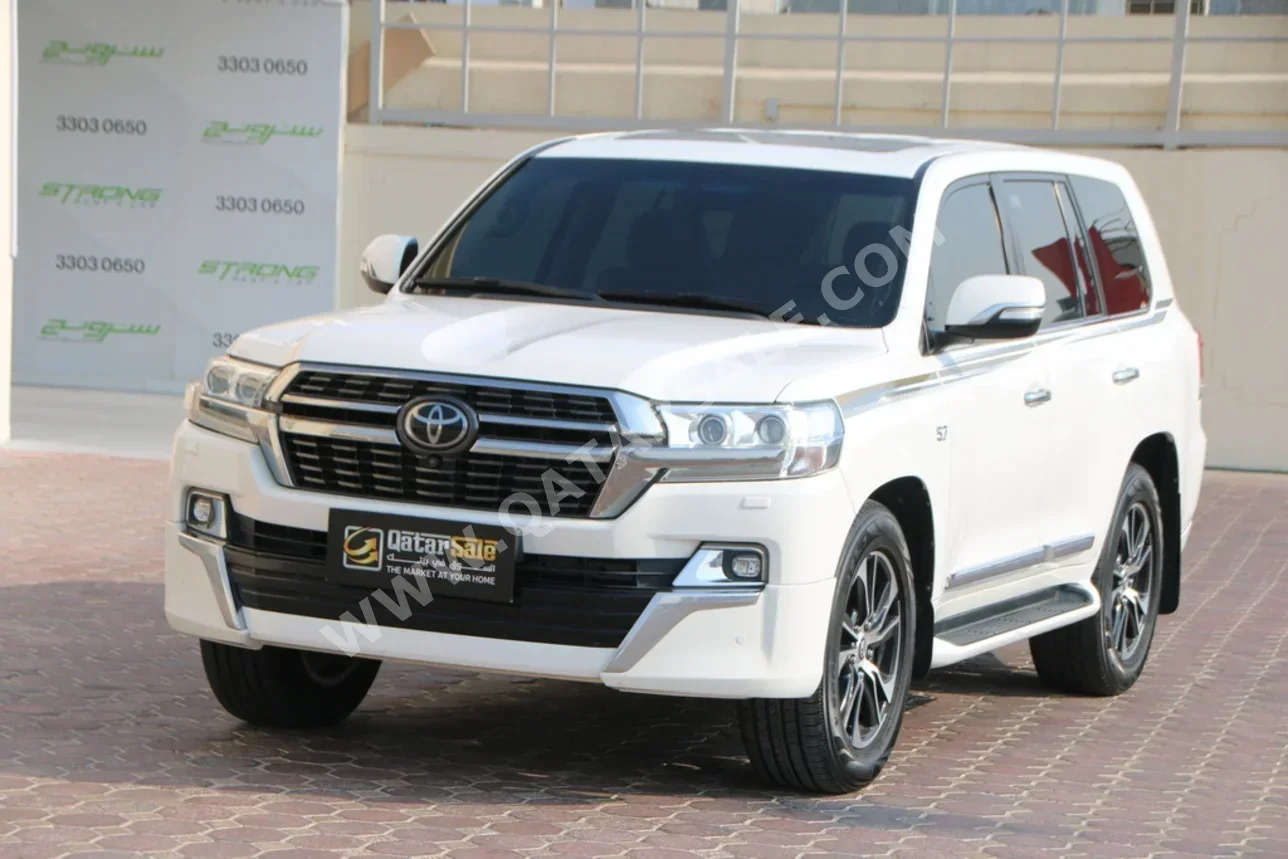 تويوتا لاند كروزر في اكس ار 2021 اوتوماتيك 201,000 كم 8 سلندر دفع رباعي اس يو في أبيض