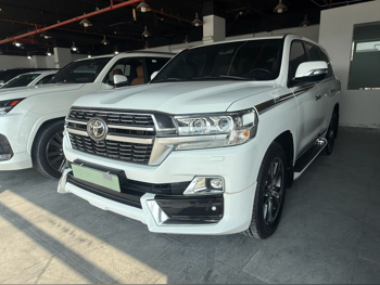 Toyota  Land Cruiser  VXR  2020  Automatic  172,000 Km  8 Cylinder  Four Wheel Drive (4WD)  SUV  White