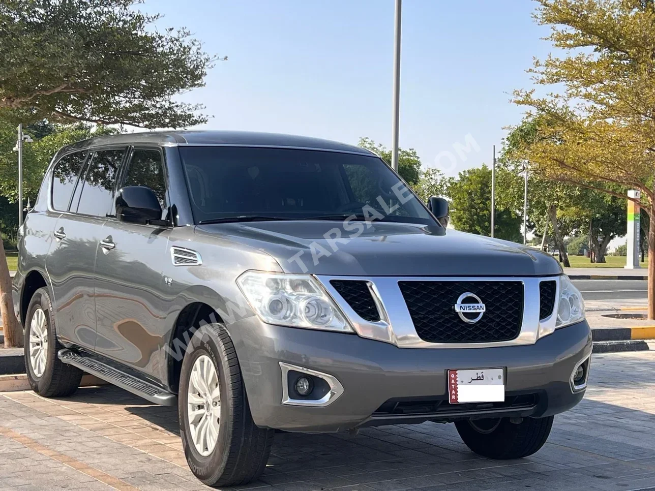 نيسان باترول أكس أي 2015 اوتوماتيك 199,000 كم 8 سلندر دفع رباعي اس يو في رمادي