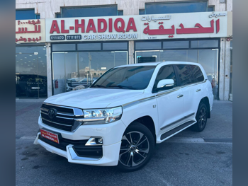 تويوتا  لاند كروزر  في اكس ار  2017  اوتوماتيك  154,000 كم  8 سلندر  دفع رباعي  اس يو في  أبيض