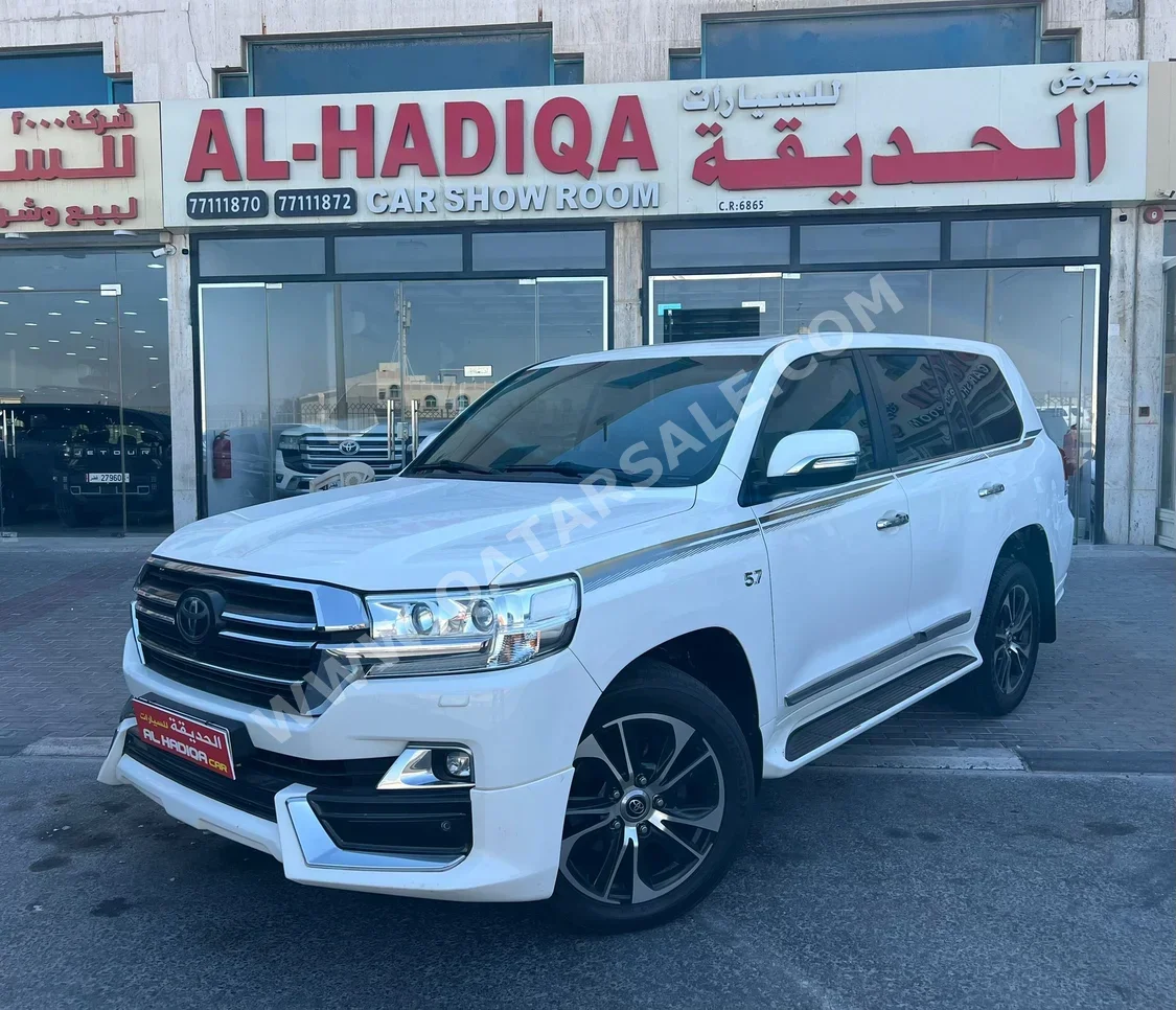 Toyota  Land Cruiser  VXR  2017  Automatic  154,000 Km  8 Cylinder  Four Wheel Drive (4WD)  SUV  White