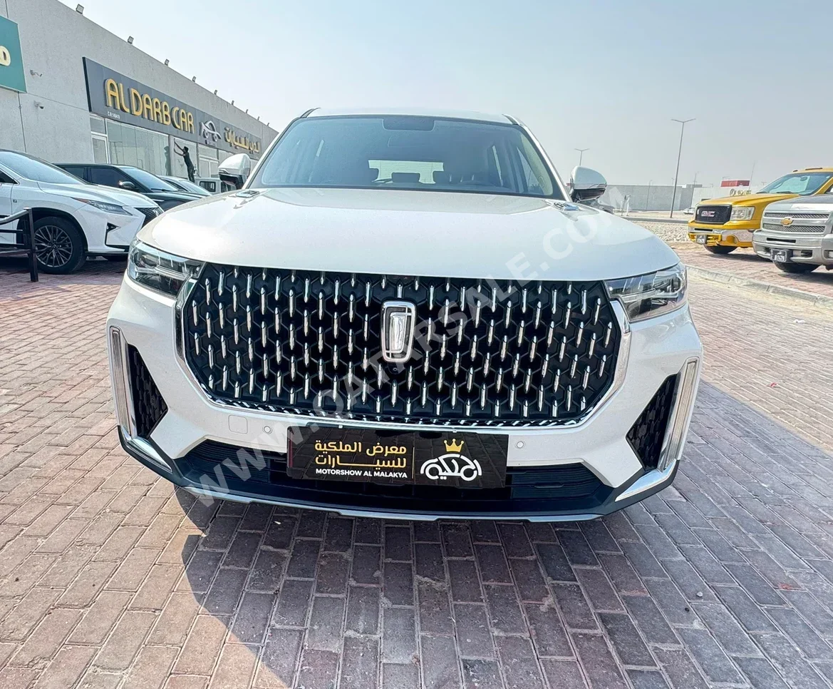 بيستون تي 90 2023 اوتوماتيك 50,000 كم 4 سلندر دفع رباعي اس يو في أبيض تحت الضمان