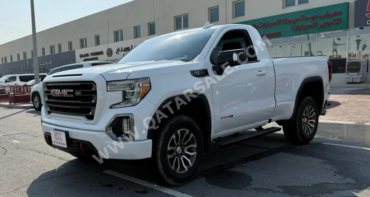 GMC  Sierra  AT4  2022  Automatic  140,000 Km  8 Cylinder  Four Wheel Drive (4WD)  Pick Up  White